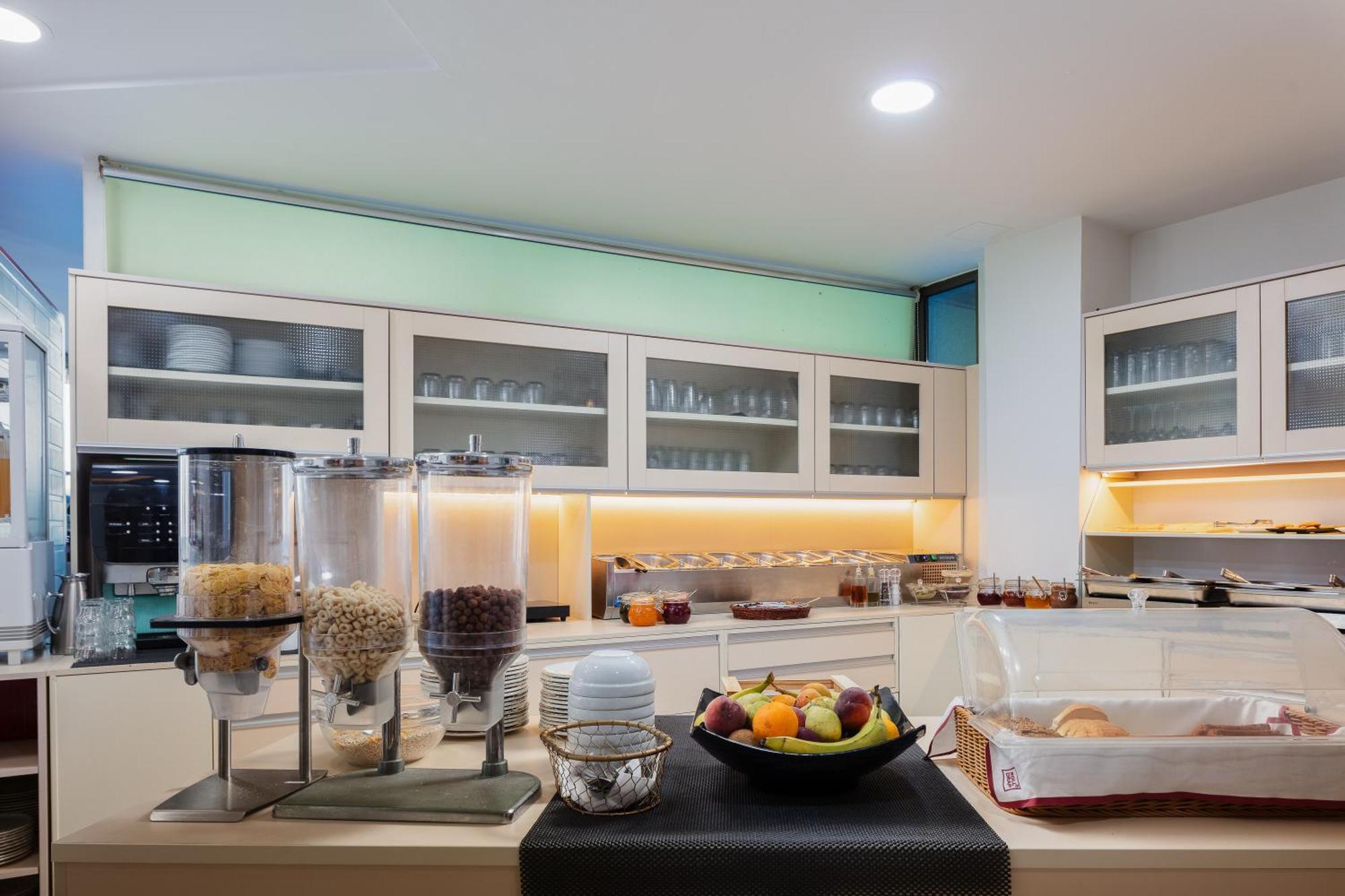 Steris Elegant Beach Hotel & Apartments Rethymno  Exterior photo